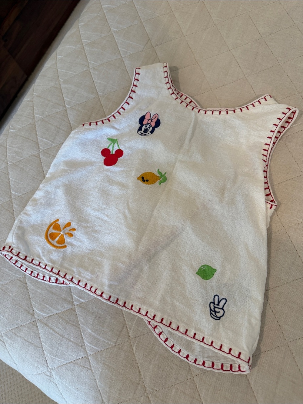 GAP White Sleeveless Top with Multicolor Fruit & Minnie Graphics. Disney collab